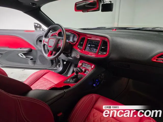 Dodge Challenger — интерьер