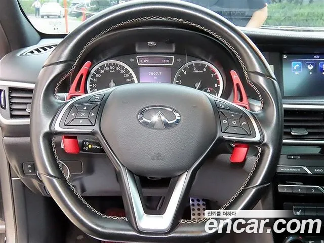 Infiniti Q30 — интерьер
