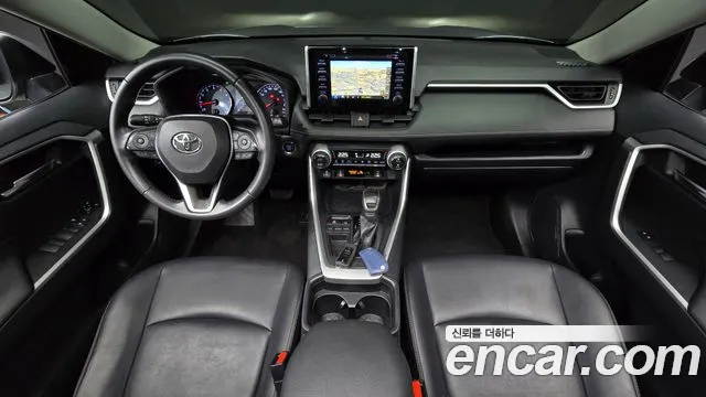 Toyota RAV4 — интерьер