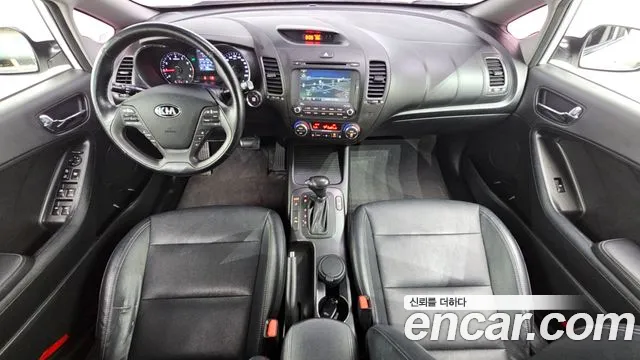 Kia K3 — интерьер