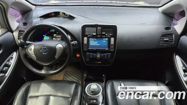 Nissan Leaf — интерьер