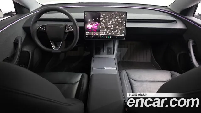 Tesla Model 3 — интерьер