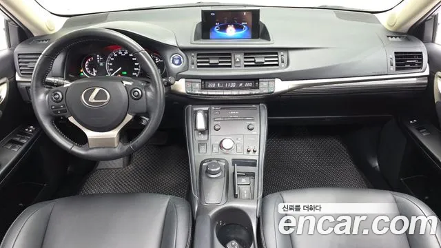 Lexus CT200h — интерьер