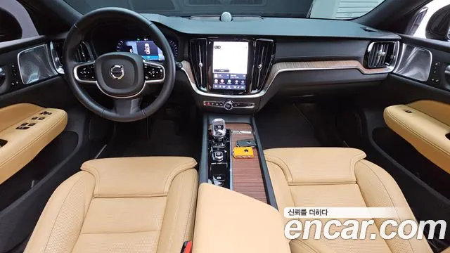 Volvo V60 — интерьер