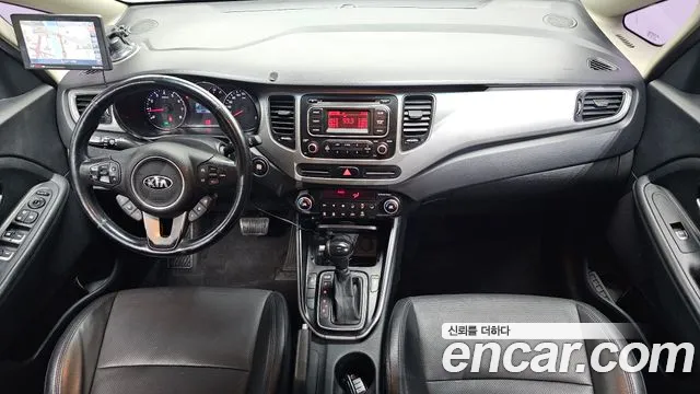 Kia Carens — интерьер