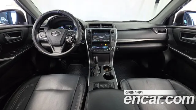 Toyota Camry — интерьер
