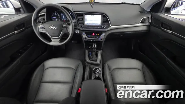Hyundai Elantra — интерьер