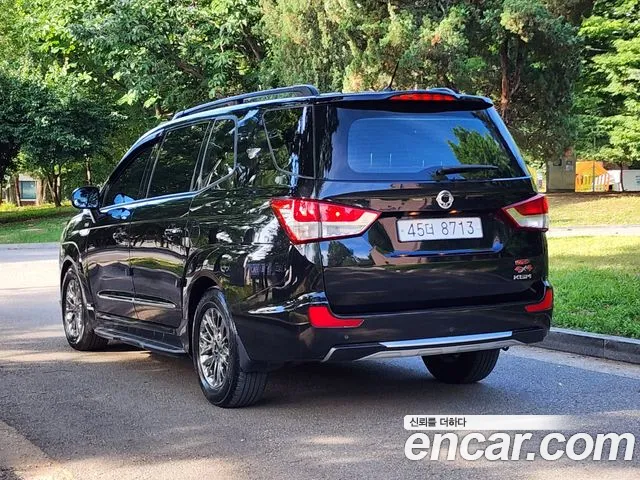 KG Mobility Korando — интерьер