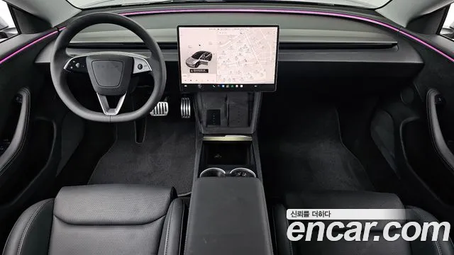Tesla Model 3 — интерьер