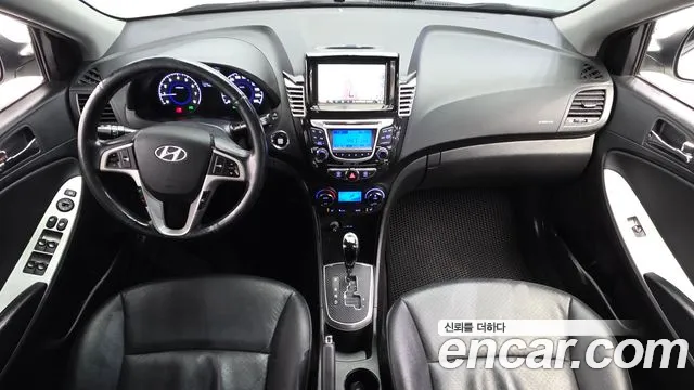 Hyundai Accent — интерьер
