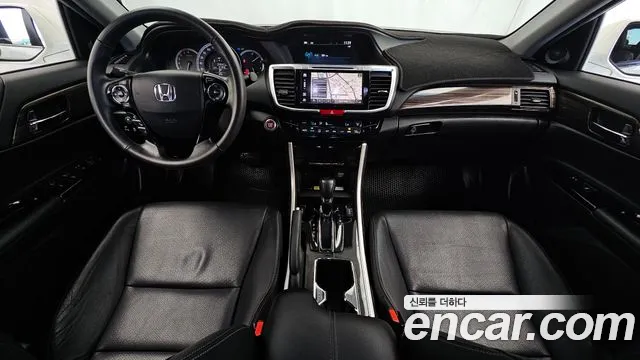 Honda Accord — интерьер