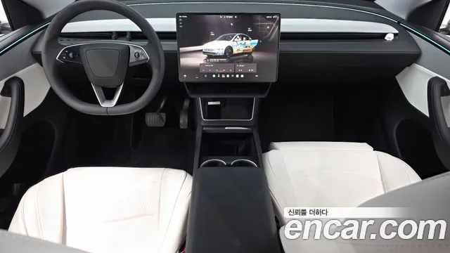Tesla Model Y — интерьер