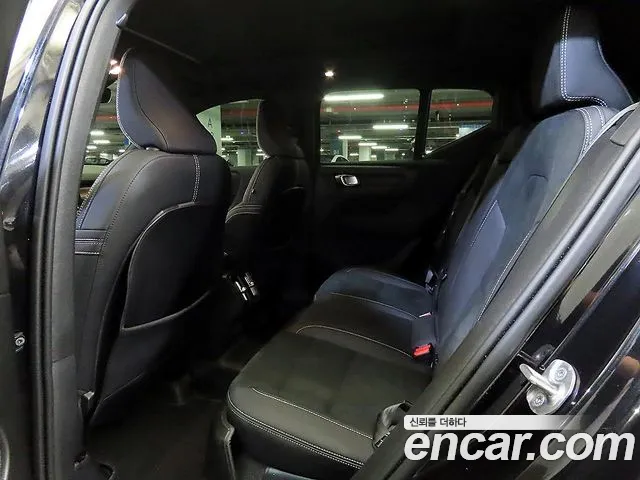 Volvo XC40 — интерьер