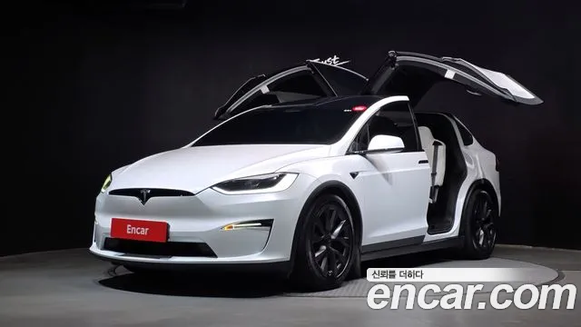 Tesla Model X — экстерьер