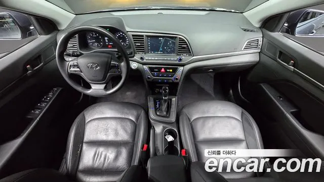 Hyundai Elantra — интерьер
