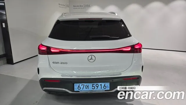 Mercedes-Benz EQA — интерьер