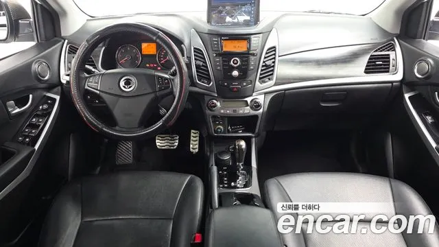 KG Mobility Korando — интерьер