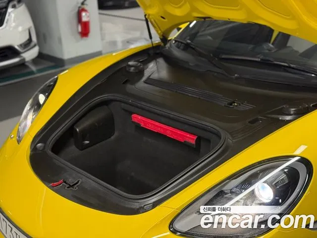 Porsche 718 — интерьер