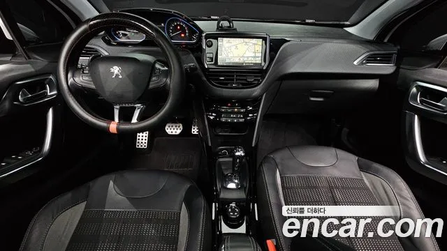 Peugeot 2008 — интерьер