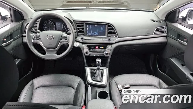 Hyundai Elantra — интерьер