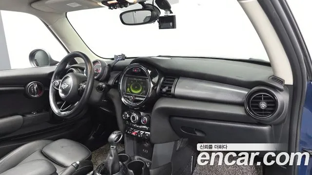 MINI Cooper — интерьер