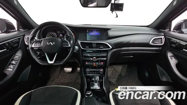 Infiniti Q30 — интерьер