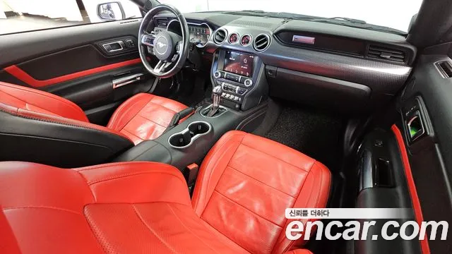 Ford Mustang — интерьер