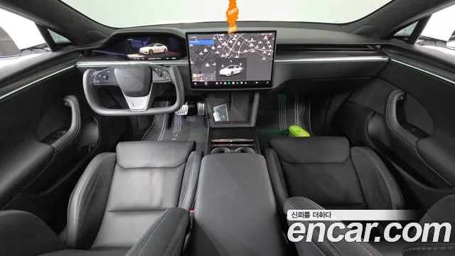 Tesla Model S — интерьер