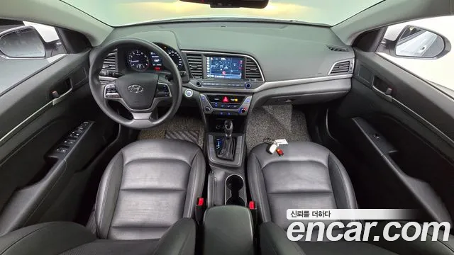 Hyundai Elantra — интерьер