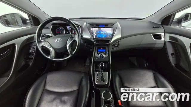Hyundai Elantra — интерьер
