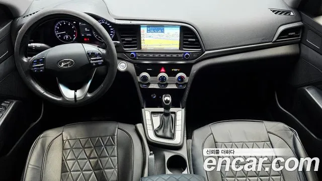 Hyundai Elantra — интерьер