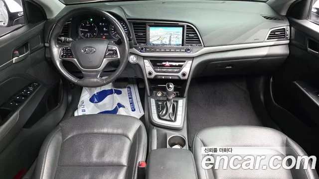 Hyundai Elantra — интерьер