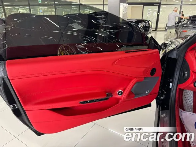 Ferrari GTC4 Lusso — интерьер