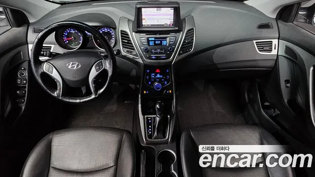 Hyundai Elantra — интерьер