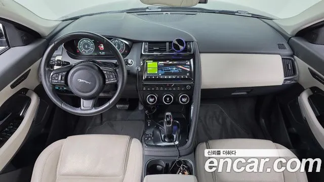 Jaguar E-Pace — интерьер