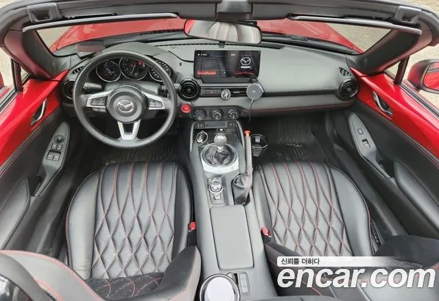 Mazda MX-5 MIATA — интерьер