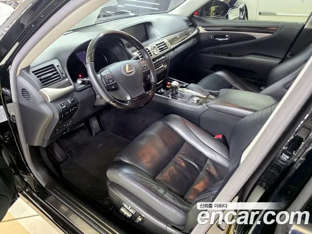 Lexus LS — интерьер