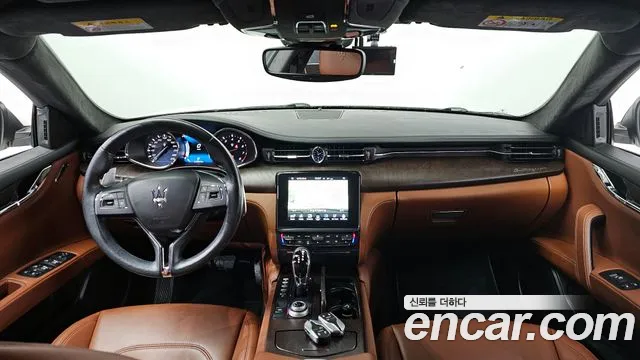 Maserati Quattroporte — интерьер