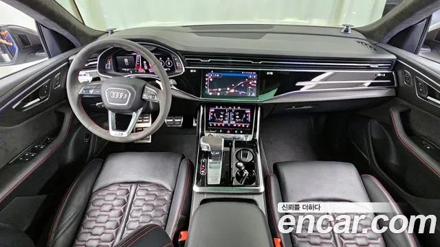 Audi RSQ8 — интерьер