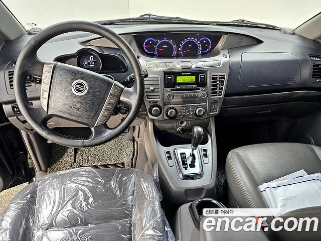 KG Mobility Korando — интерьер