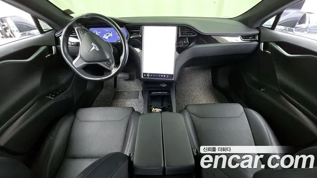 Tesla Model S — интерьер