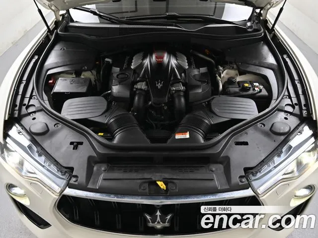 Maserati Levante — интерьер