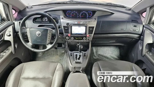 KG Mobility Korando — интерьер