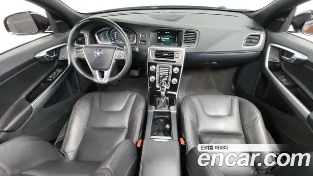 Volvo V60 — интерьер