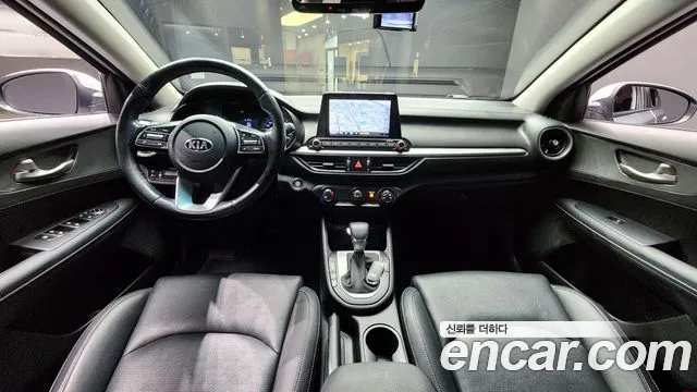 Kia K3 — интерьер