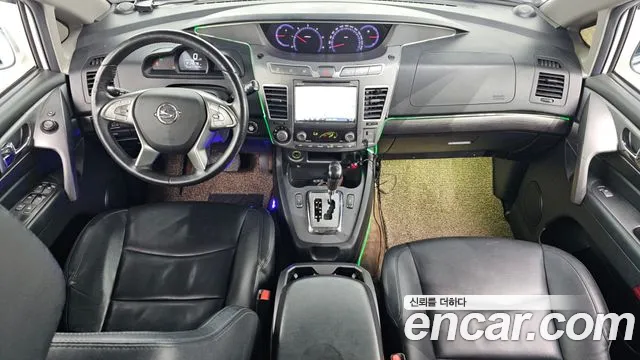 KG Mobility Korando — интерьер