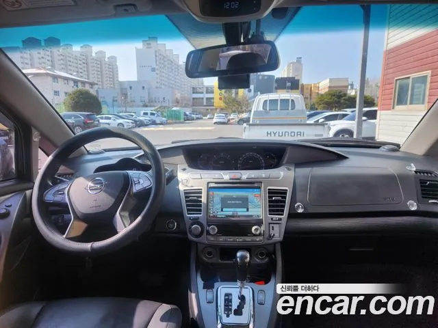 KG Mobility Korando — интерьер