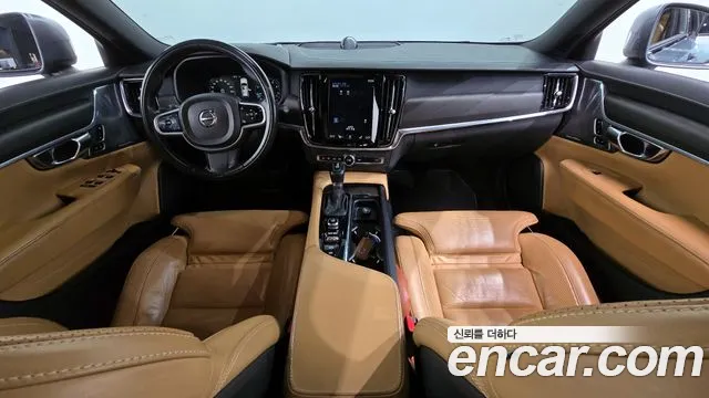 Volvo V90 — интерьер