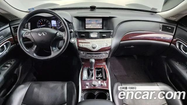 Infiniti M — интерьер