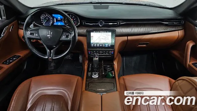 Maserati Quattroporte — интерьер